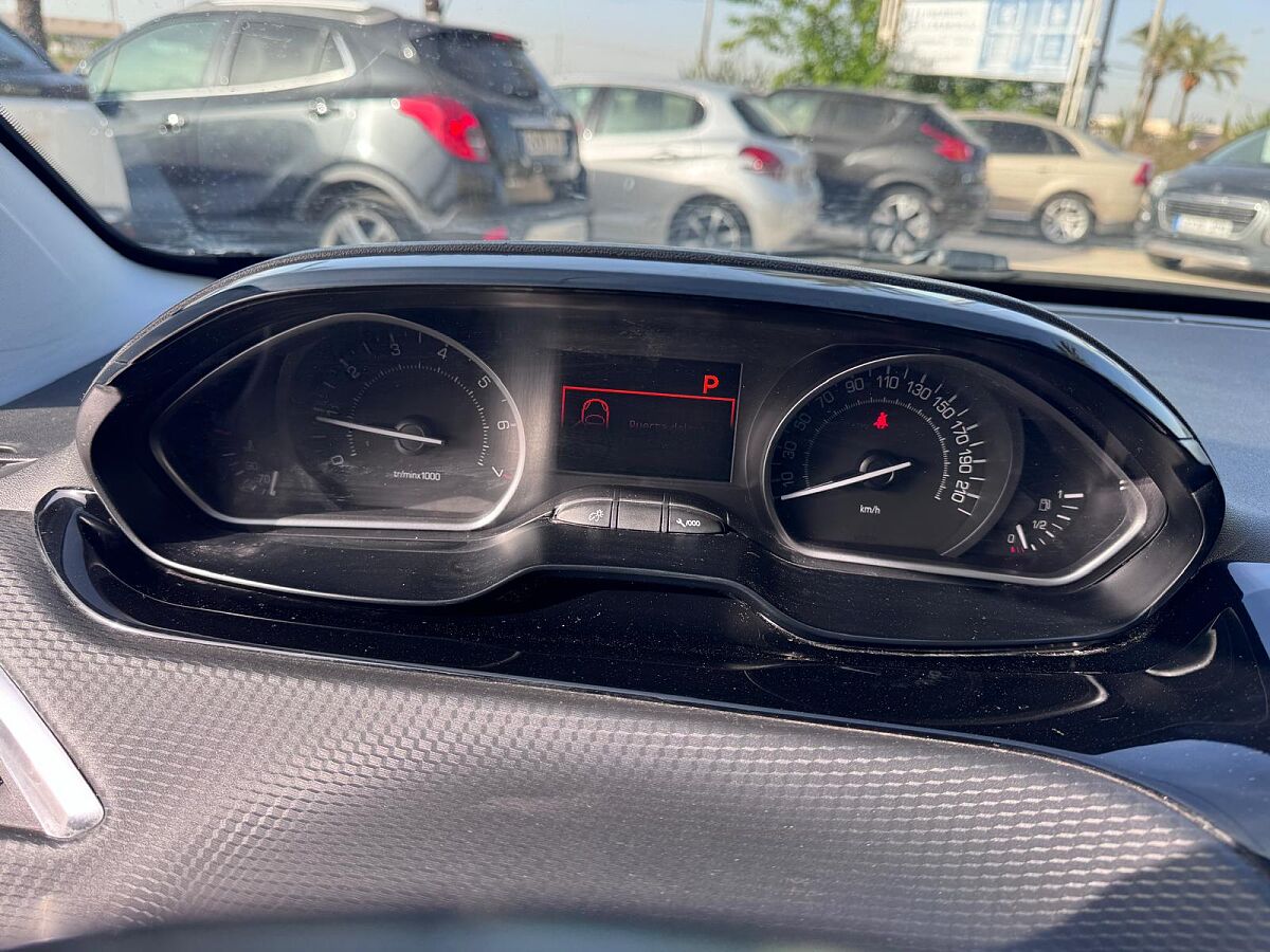 PEUGEOT 208 TECH 1.2 E-THP LPG AUTO SPANISH LHD IN SPAIN 70000 MILES SUPER 2019